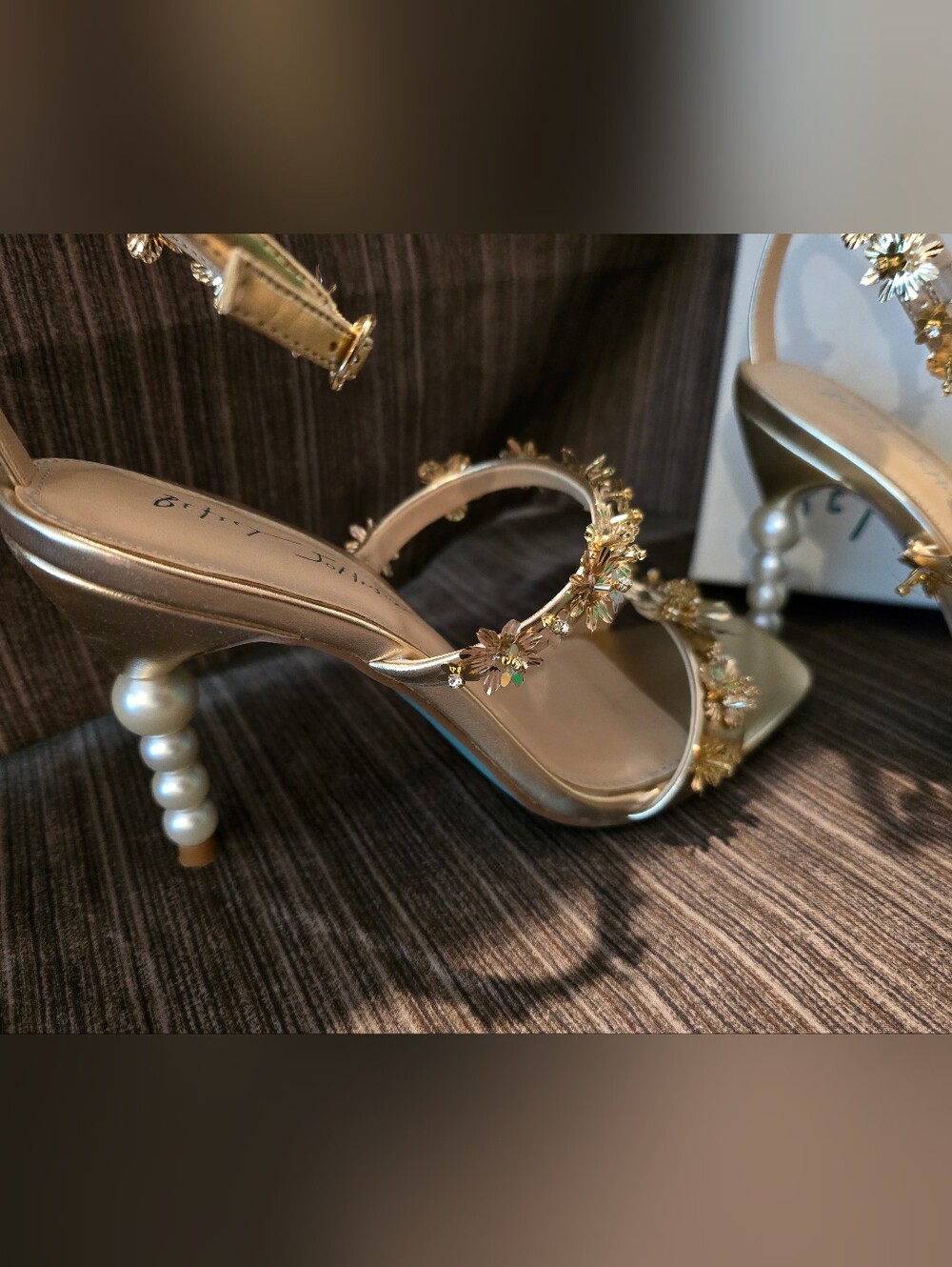 NWT Betsey Johnson Lorra Flower Sequin Sandals Light Gold 4" Heels Size 10 - Picture 4 of 8